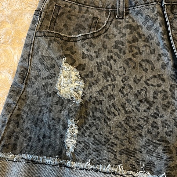 Easel Gray and Black Leopard Print Jean Shorts Distressed - Picture 3 of 5